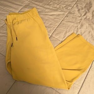 Lululemon on the fly capris size 12